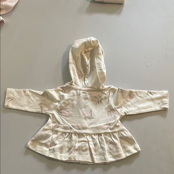 Calvin Klein Cream and Pink Baby Set - Picture 5 of 7